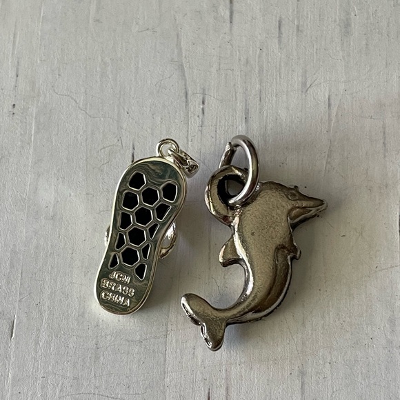 Flip flop colorful rhinestones pendant and dolphin silver tone pendant - Picture 7 of 8